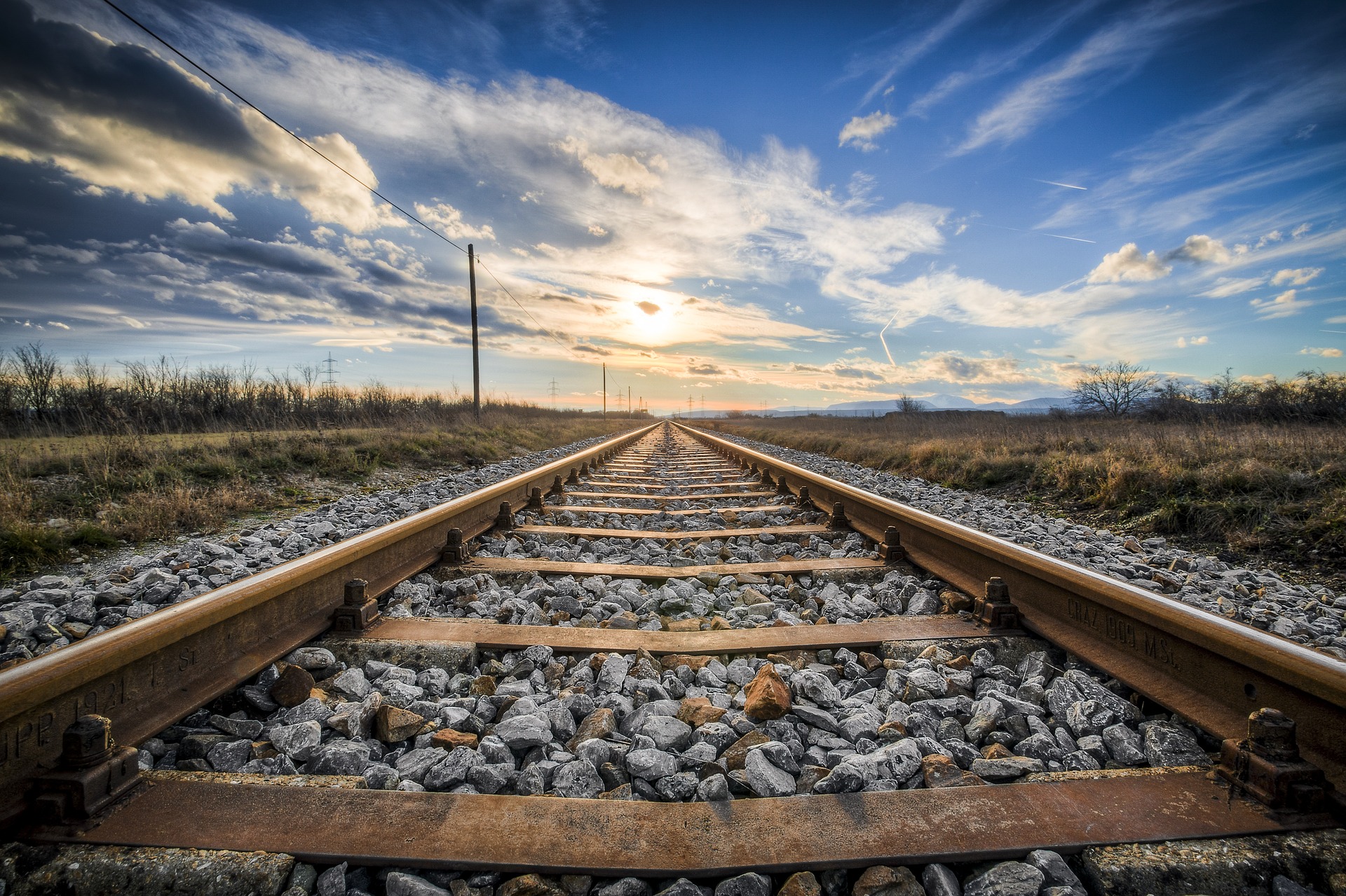 Bahngleis im Sonnenschein